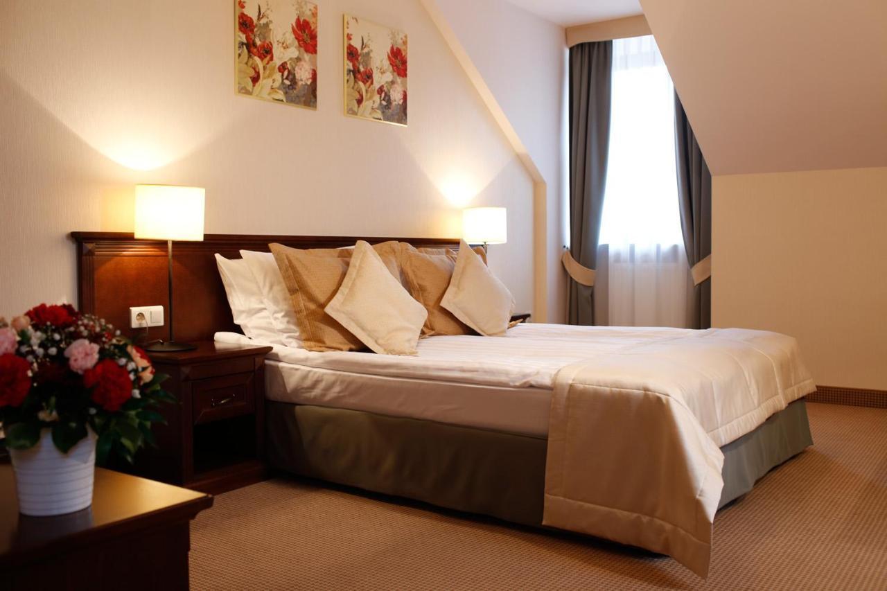 Hotel Nowodwory チェハノビエツ エクステリア 写真