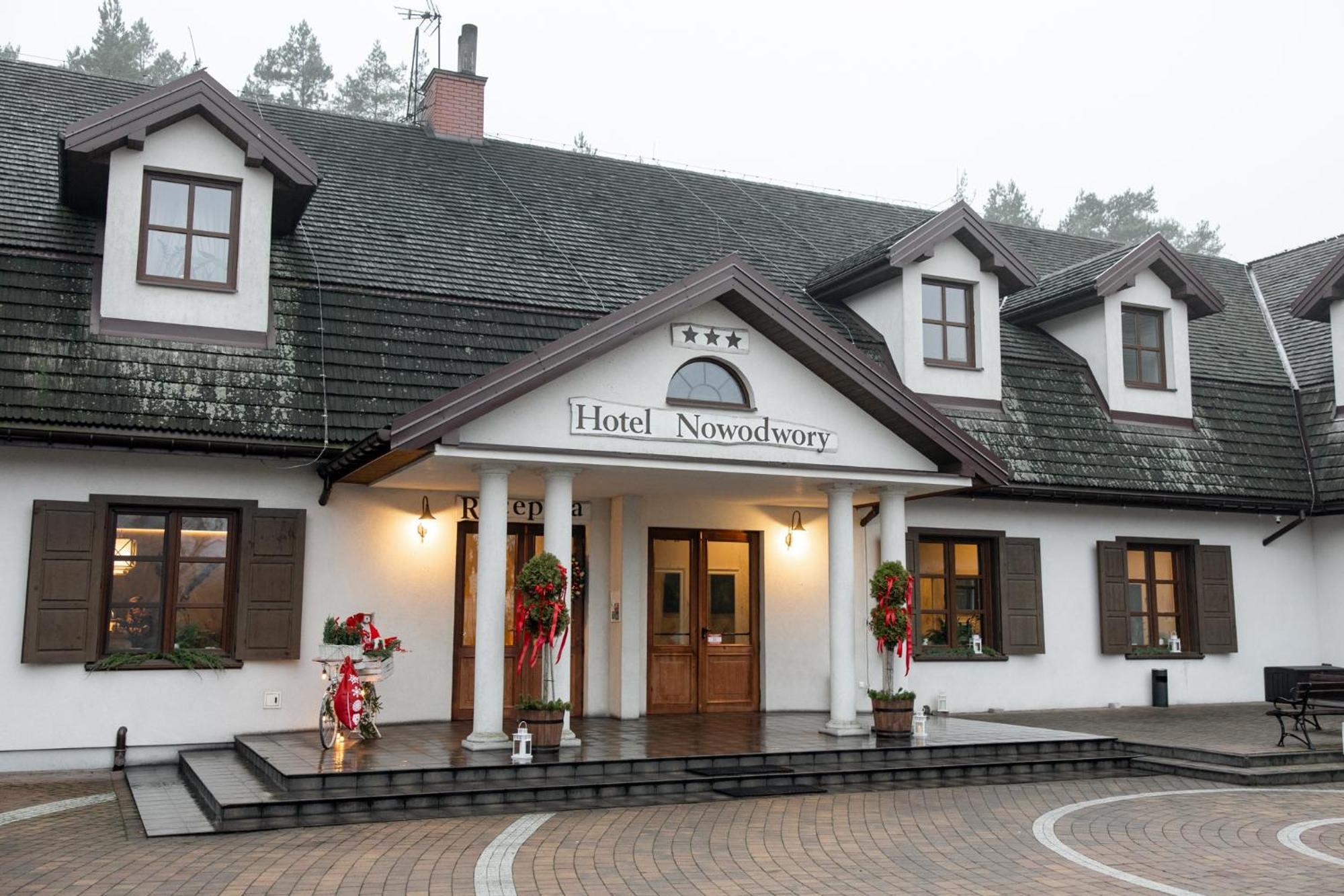 Hotel Nowodwory チェハノビエツ エクステリア 写真