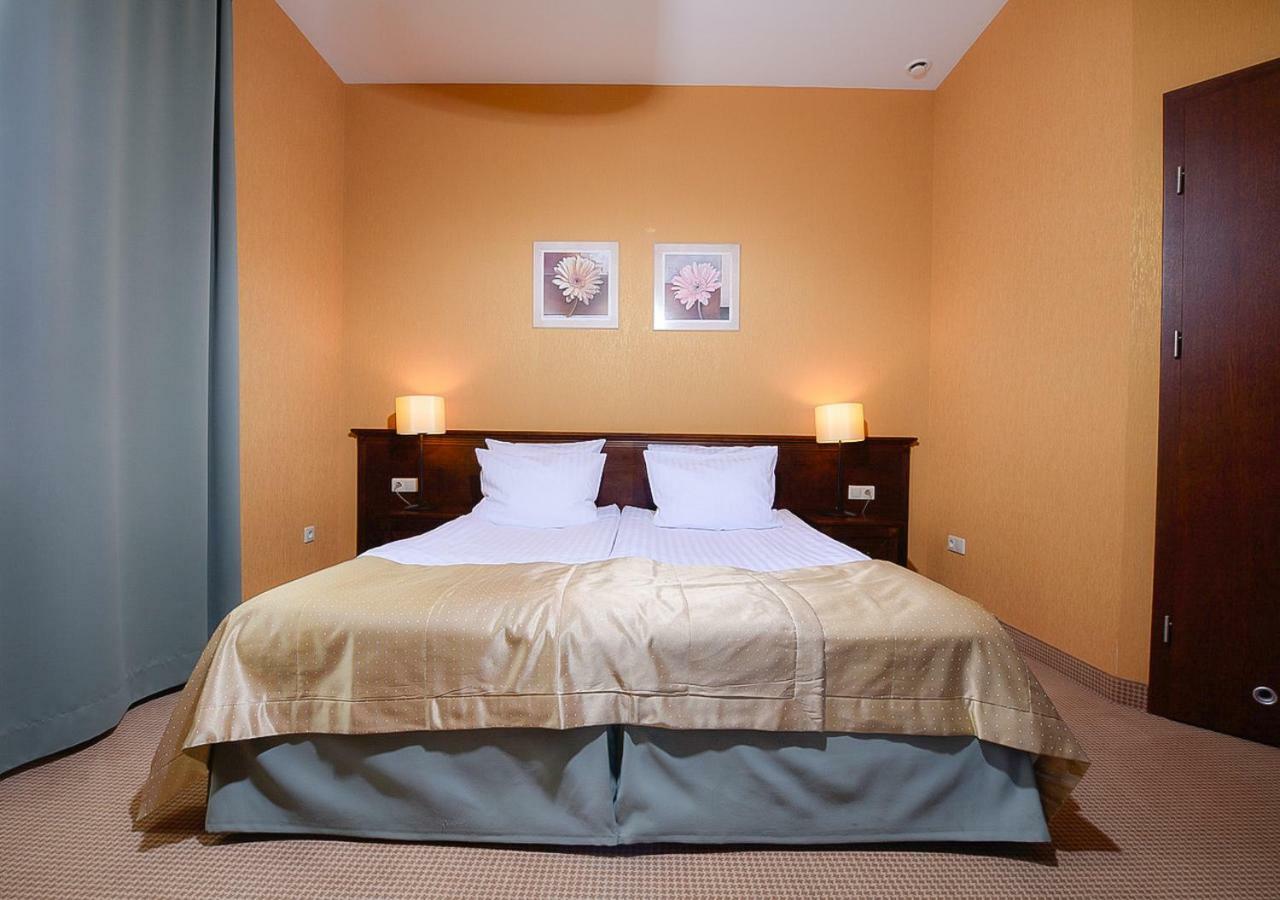 Hotel Nowodwory チェハノビエツ エクステリア 写真