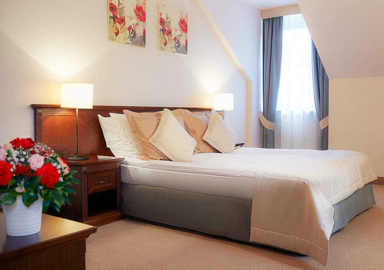 Hotel Nowodwory チェハノビエツ エクステリア 写真
