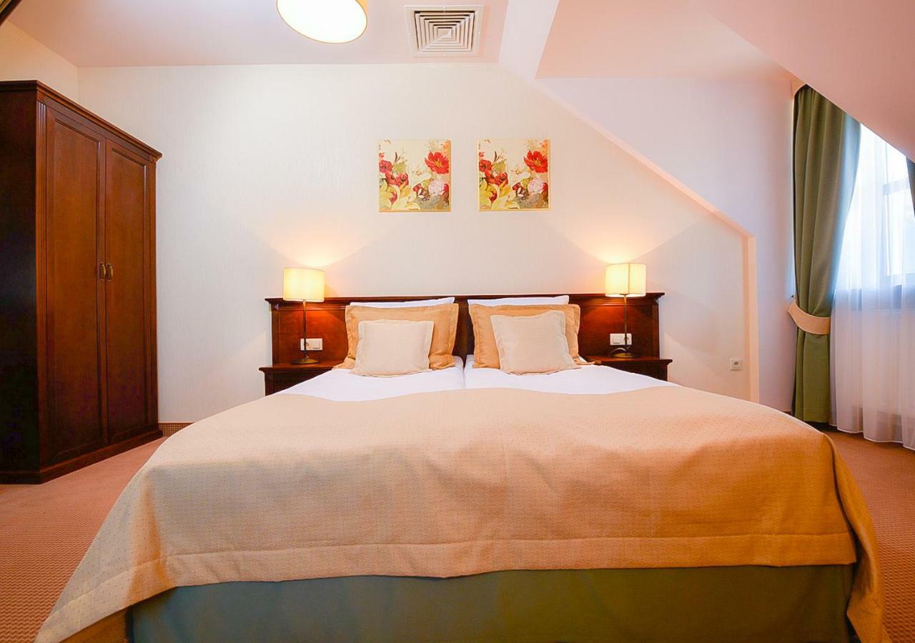Hotel Nowodwory チェハノビエツ エクステリア 写真