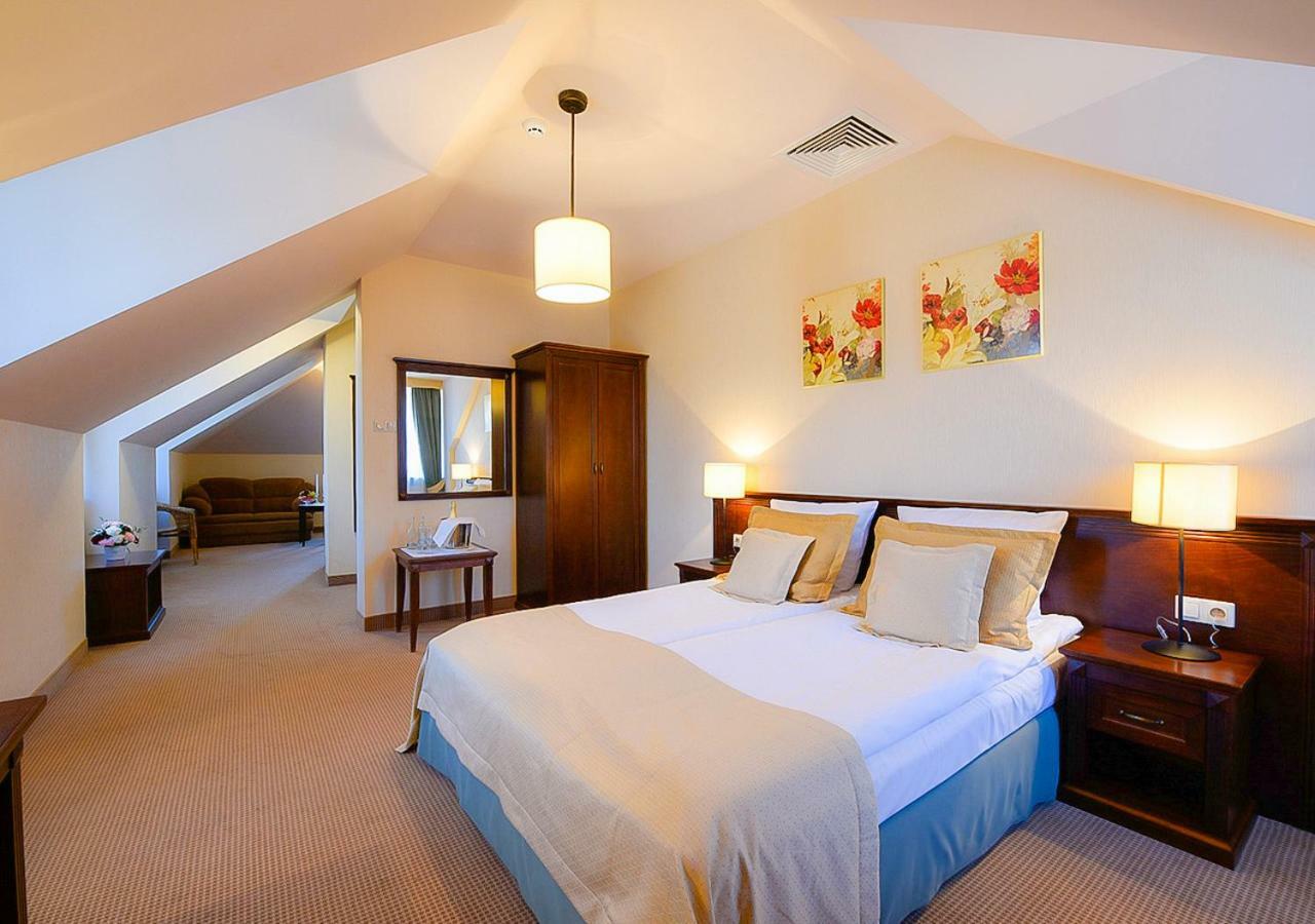 Hotel Nowodwory チェハノビエツ エクステリア 写真