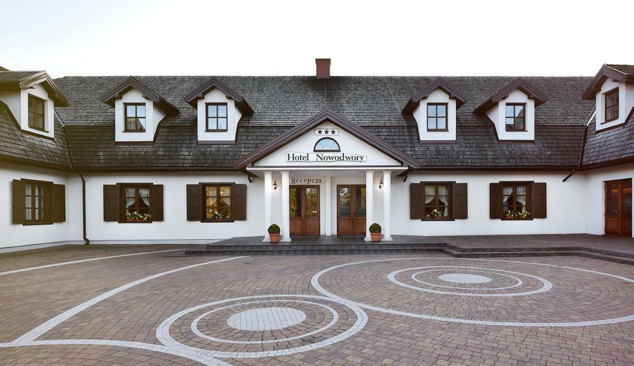 Hotel Nowodwory チェハノビエツ エクステリア 写真